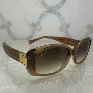 Louis Vuitton Brown Gradient Oversized Women's Sunglasses with Gold Accents